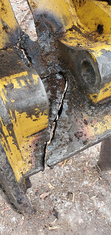 split in a grapple hook